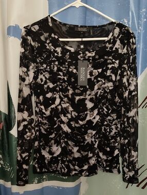 Badgley Mischka Black & White Abstract Ruched Long Sleeve Top
